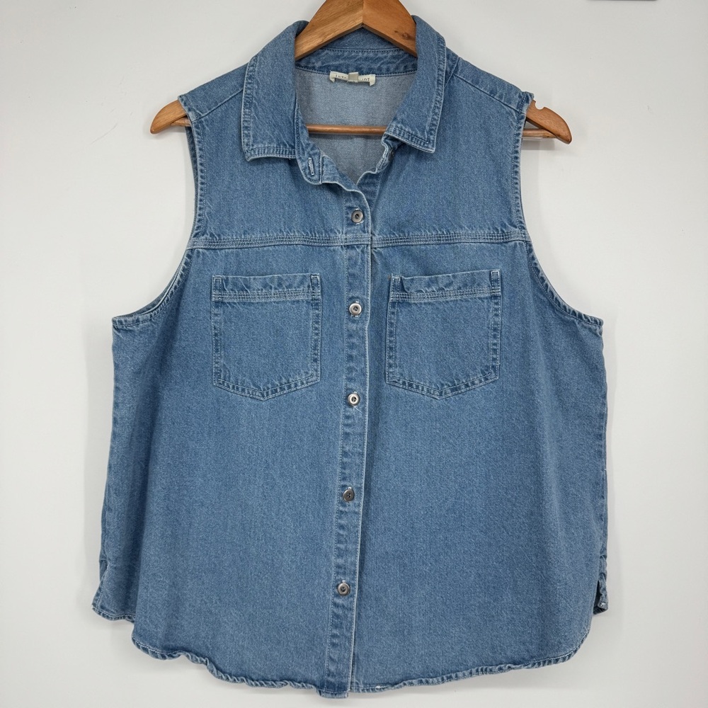 Ultra Flirt Light Blue Sleeveless Denim Button-Front Top